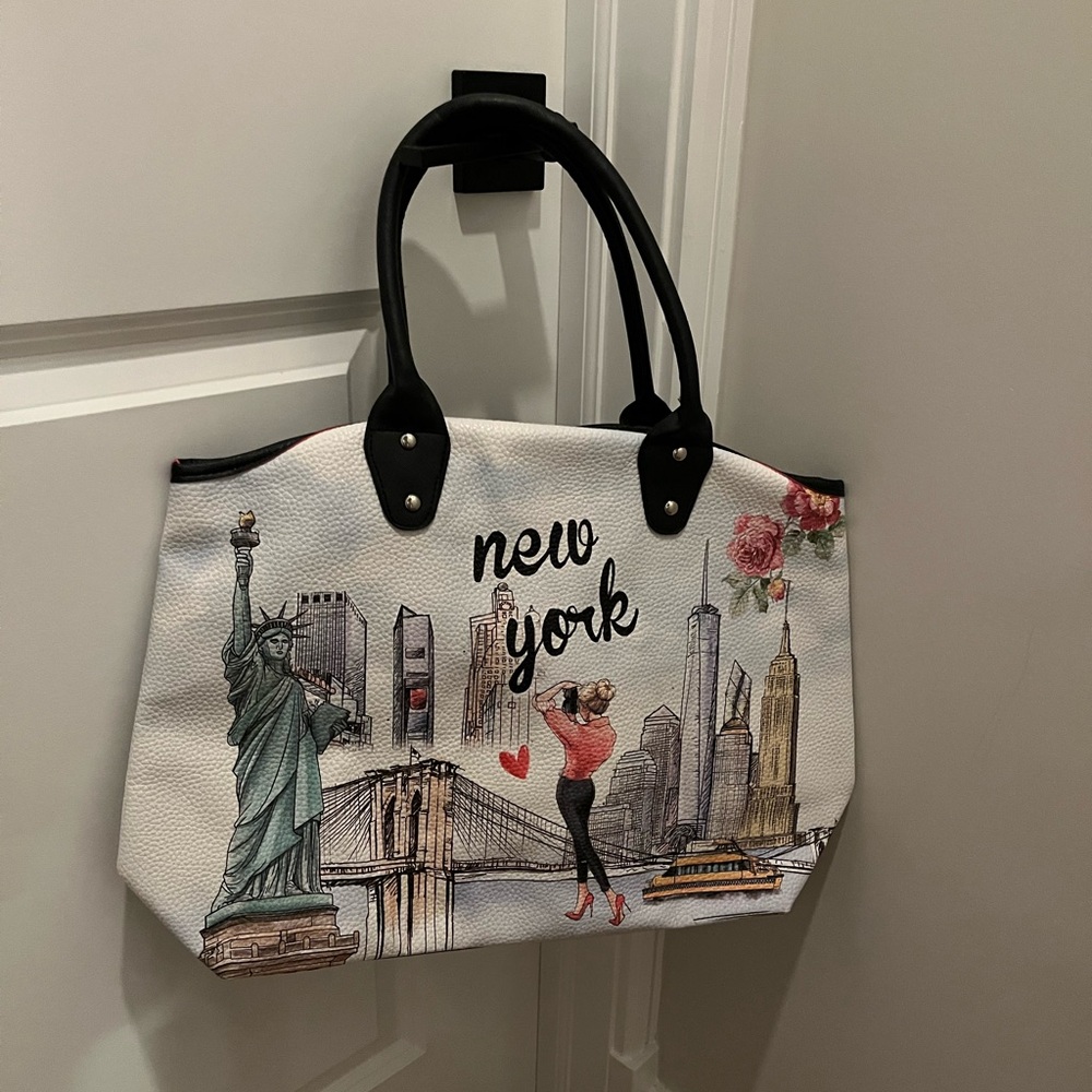 Purse with NYC Painting on it. Like new!